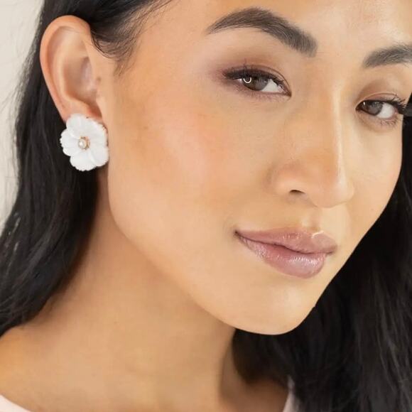 New Plunder "Chloe" Pearl Flower Stud Earrings (1") - Picture 4 of 5